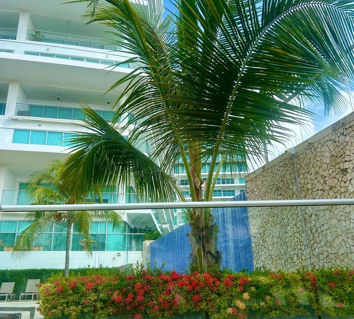 Mar Y Piscina Gigante En El Caribe Apartamento