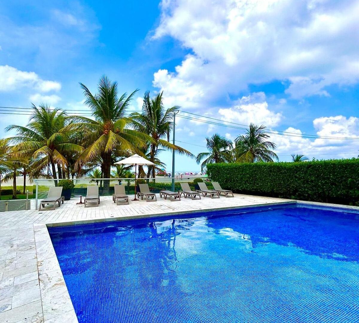 Mar Y Piscina Gigante En El Caribe *