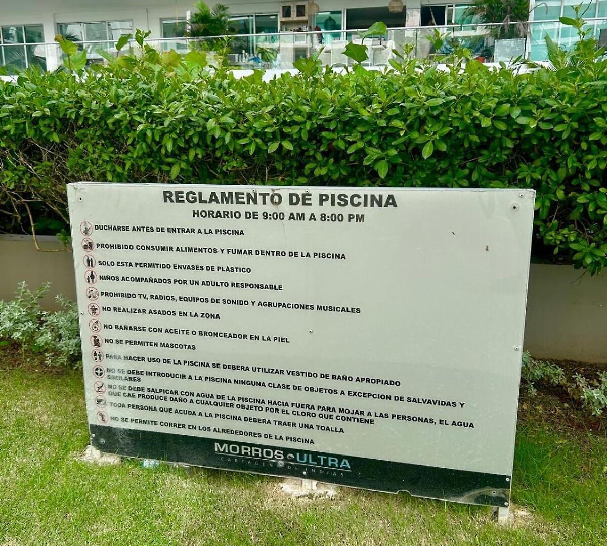 Mar Y Piscina Gigante En El Caribe *