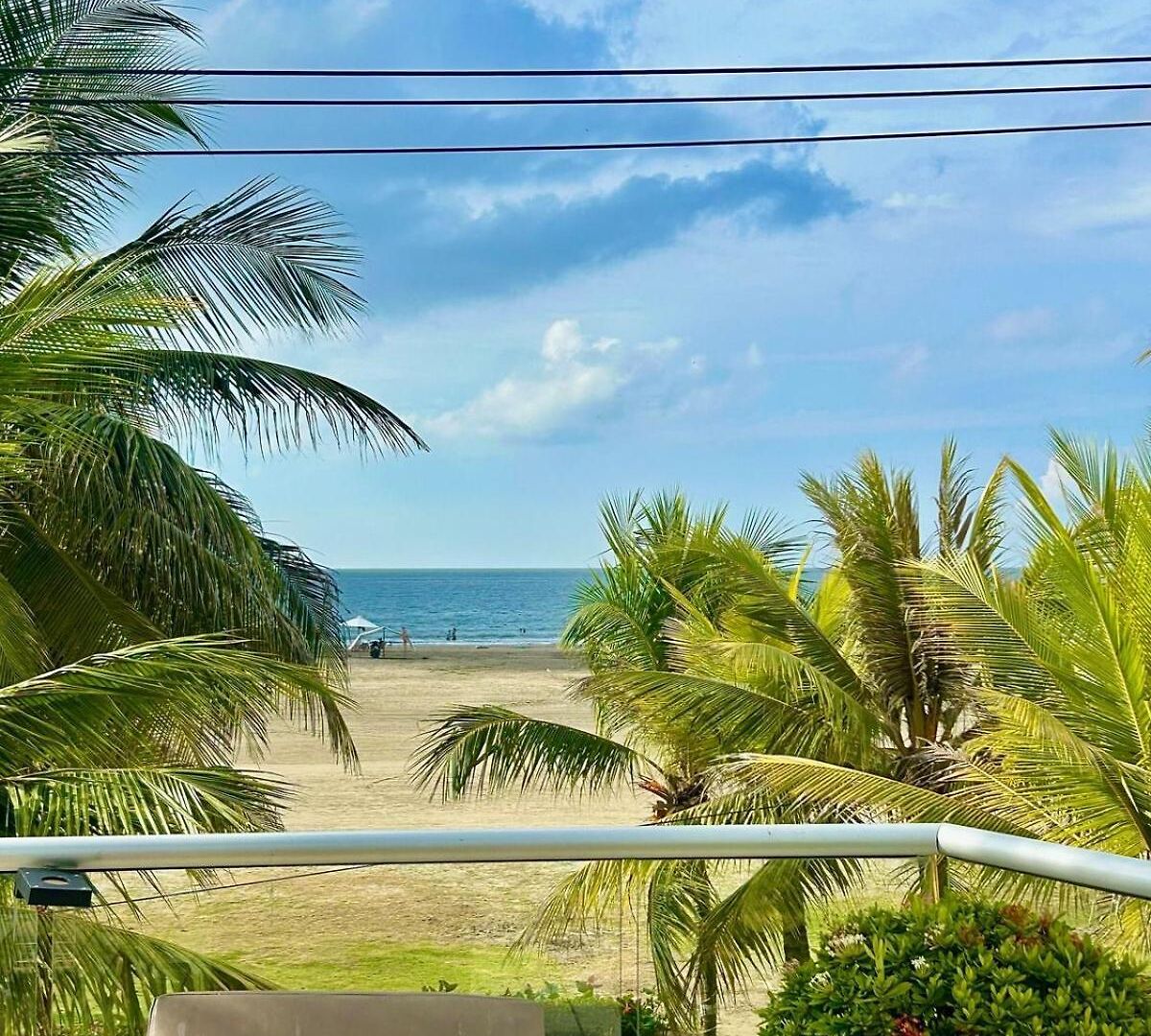 Mar Y Piscina Gigante En El Caribe *