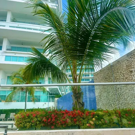 Mar Y Piscina Gigante En El Caribe Apartamento