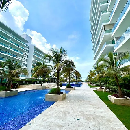 Mar Y Piscina Gigante En El Caribe * Cartagena
