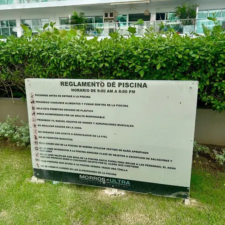Mar Y Piscina Gigante En El Caribe *