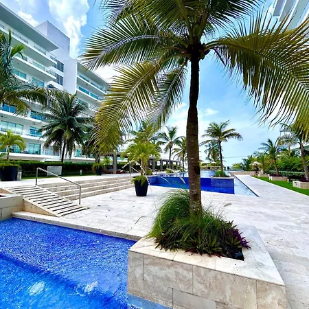 Mar Y Piscina Gigante En El Caribe * Cartagena