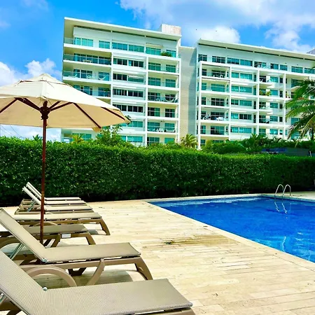 Mar Y Piscina Gigante En El Caribe Apartamento *