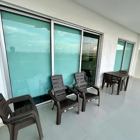 Mar Y Piscina Gigante En El Caribe Apartamento *